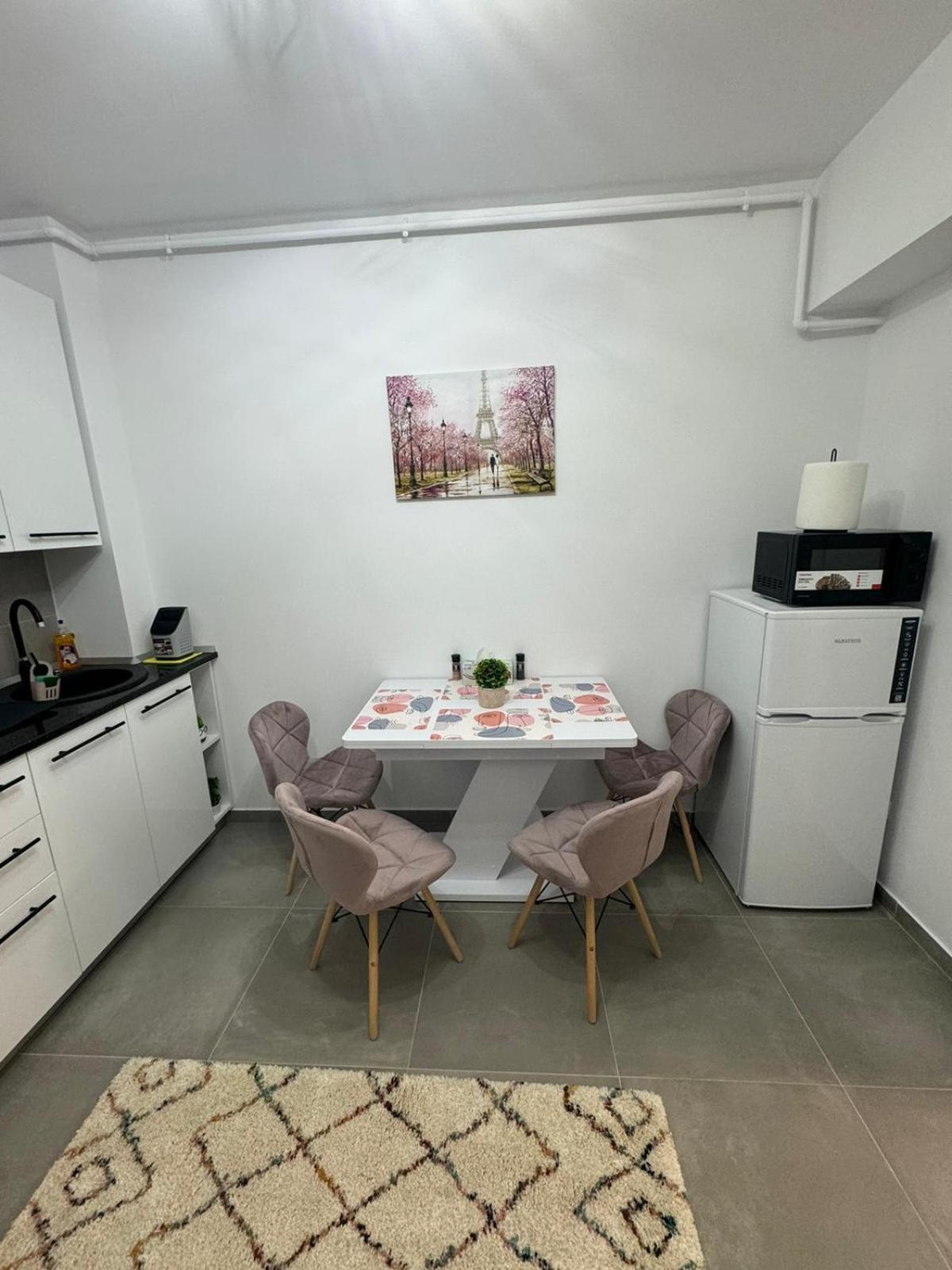 The Moon View Apartment Bucureşti Ngoại thất bức ảnh