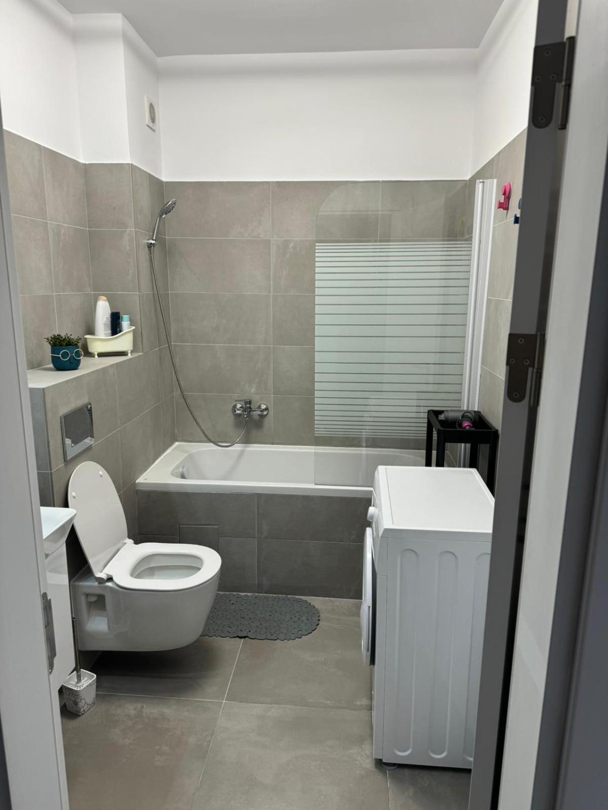 The Moon View Apartment Bucureşti Ngoại thất bức ảnh
