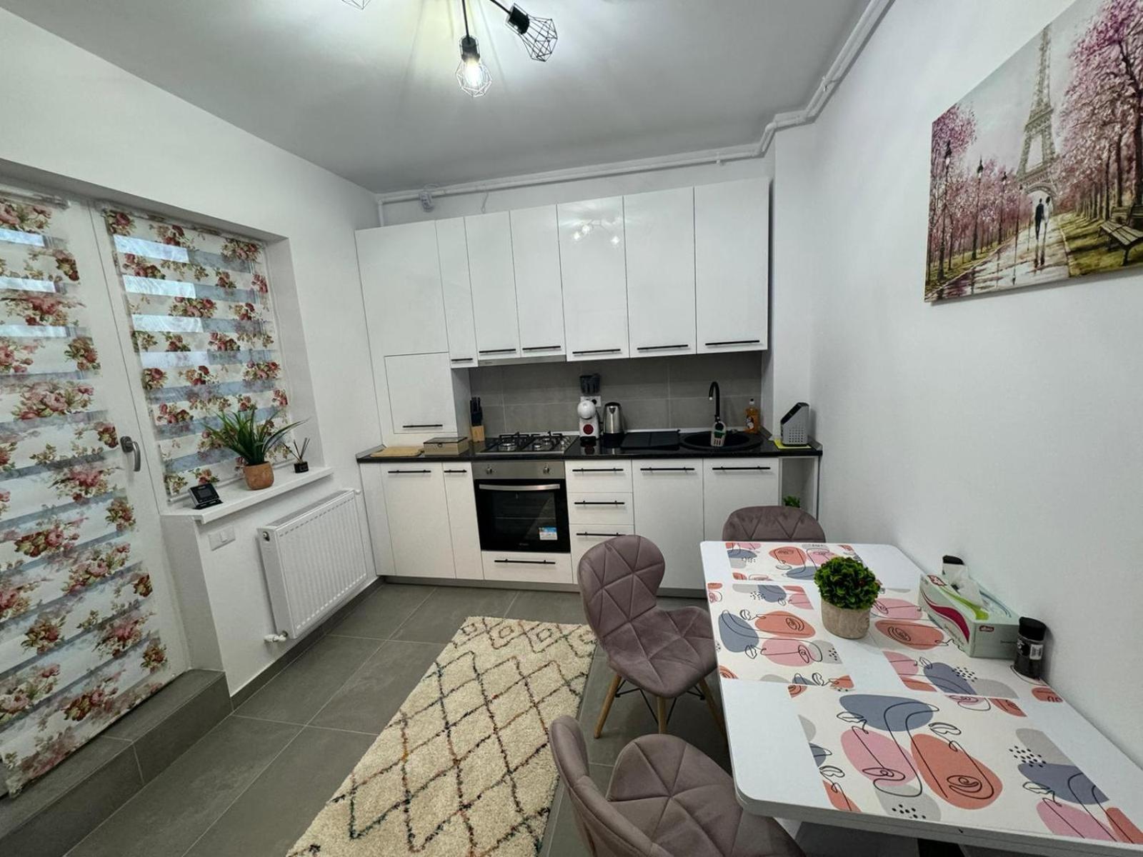 The Moon View Apartment Bucureşti Ngoại thất bức ảnh